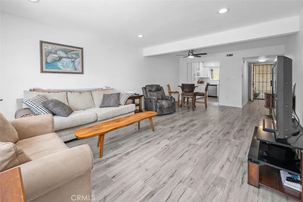https://cdn.realtyfeed.com/cdn/127/306489257/4efaa91f863a7496e749af80eebecdc9.webp