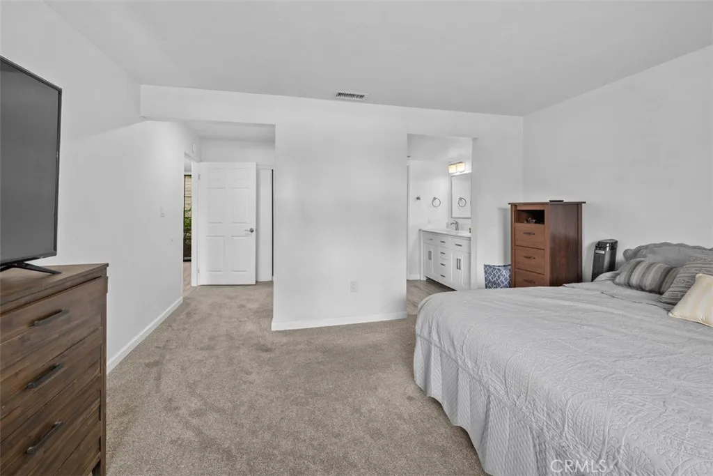 https://cdn.realtyfeed.com/cdn/127/306489257/a0bbdf272f945a2b14ffbde6754e65f6.webp