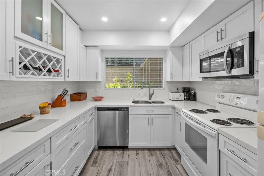 Browse active condo listings in BRENTWOOD