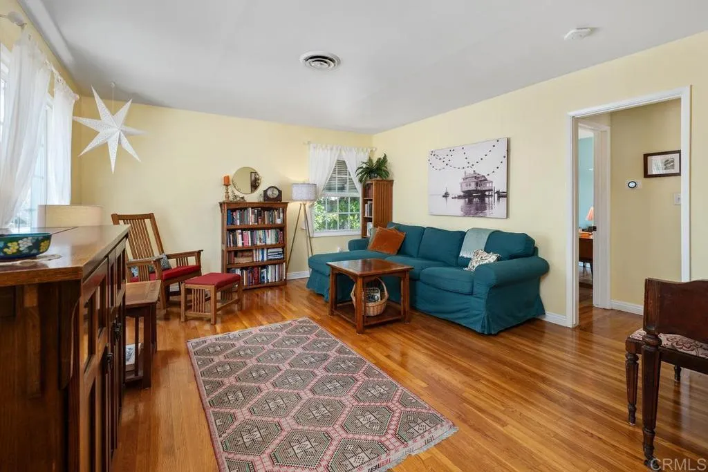 https://cdn.realtyfeed.com/cdn/127/306489271/e8660e31f93551cabbdd9b5914432d64.webp