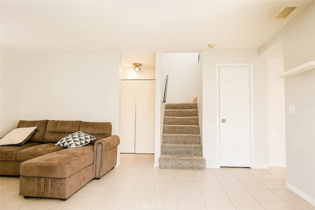 https://cdn.realtyfeed.com/cdn/127/306489360/707d6a2bd737ce9ad9017b85667f60a4.webp