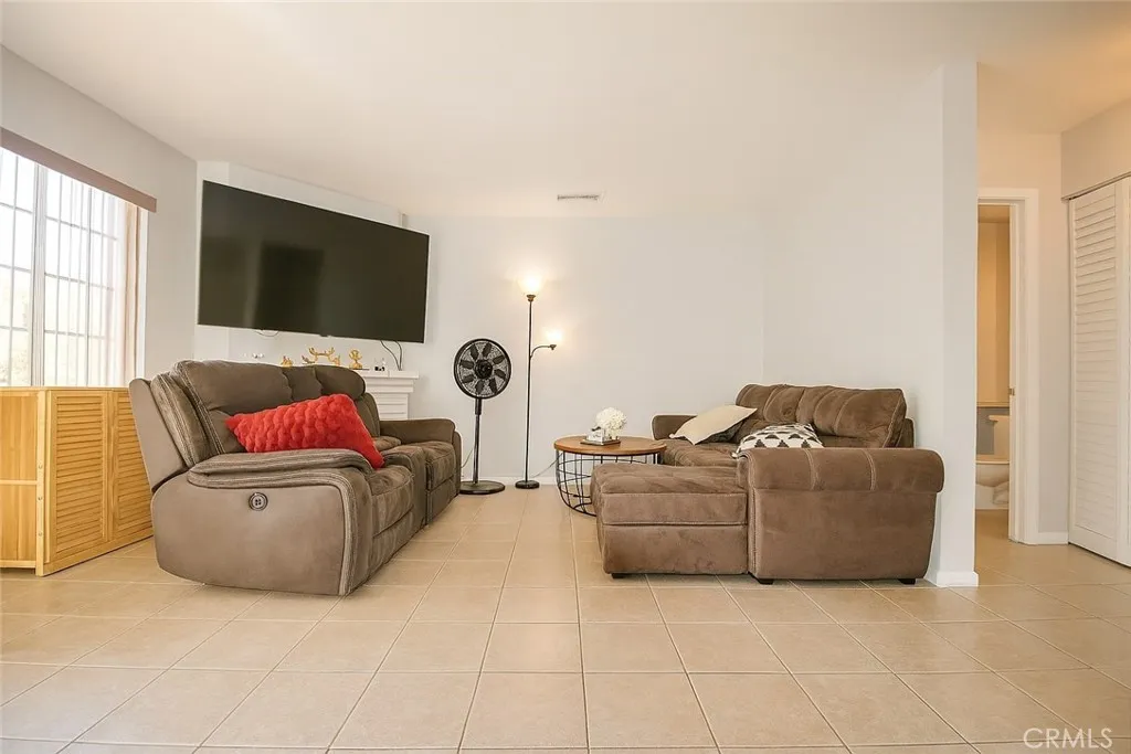 https://cdn.realtyfeed.com/cdn/127/306489360/f49d6f2ca0718ac942a18da2893e244c.webp