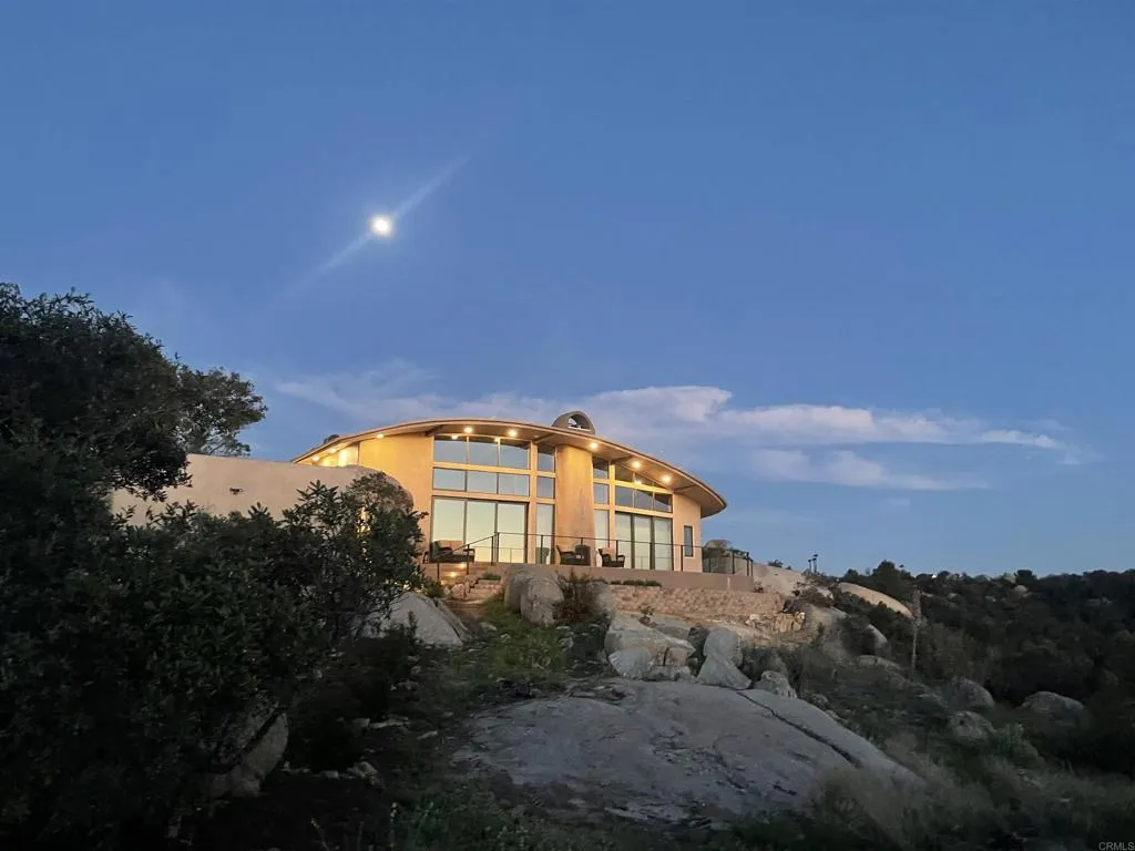 https://cdn.realtyfeed.com/cdn/127/306489454/2cba16d7ee5773f9063ff9989df9e16b.webp