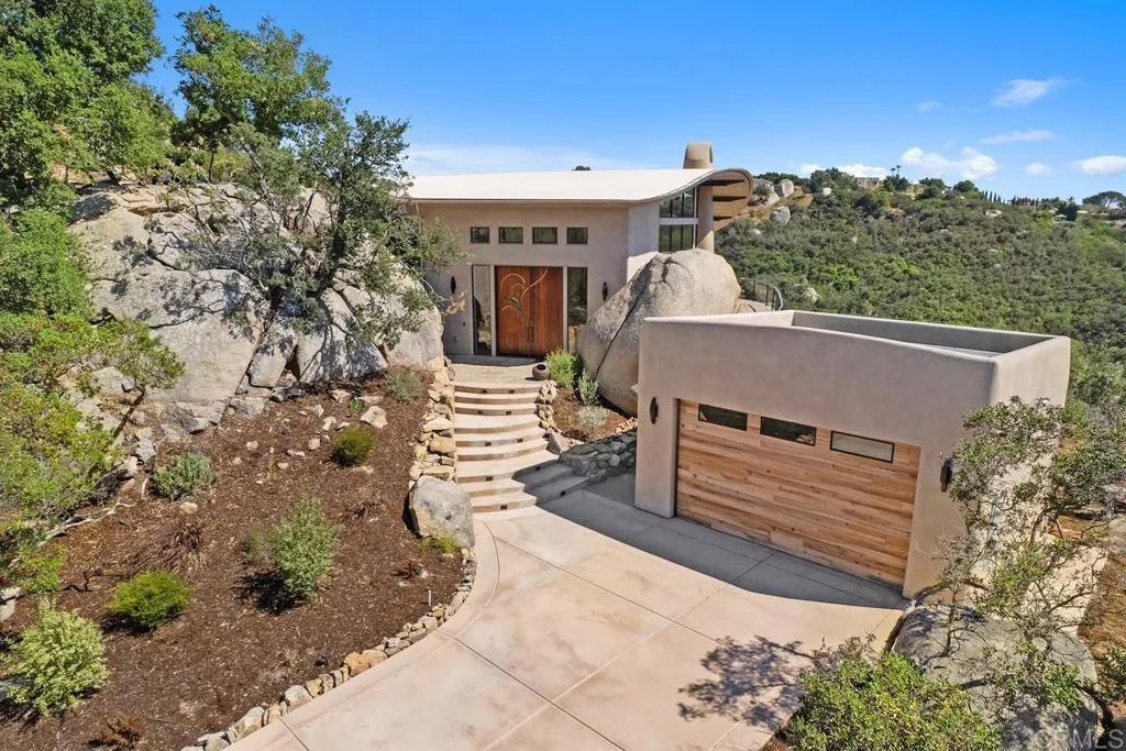 https://cdn.realtyfeed.com/cdn/127/306489454/462e492b5a559039f287439797672fe2.webp