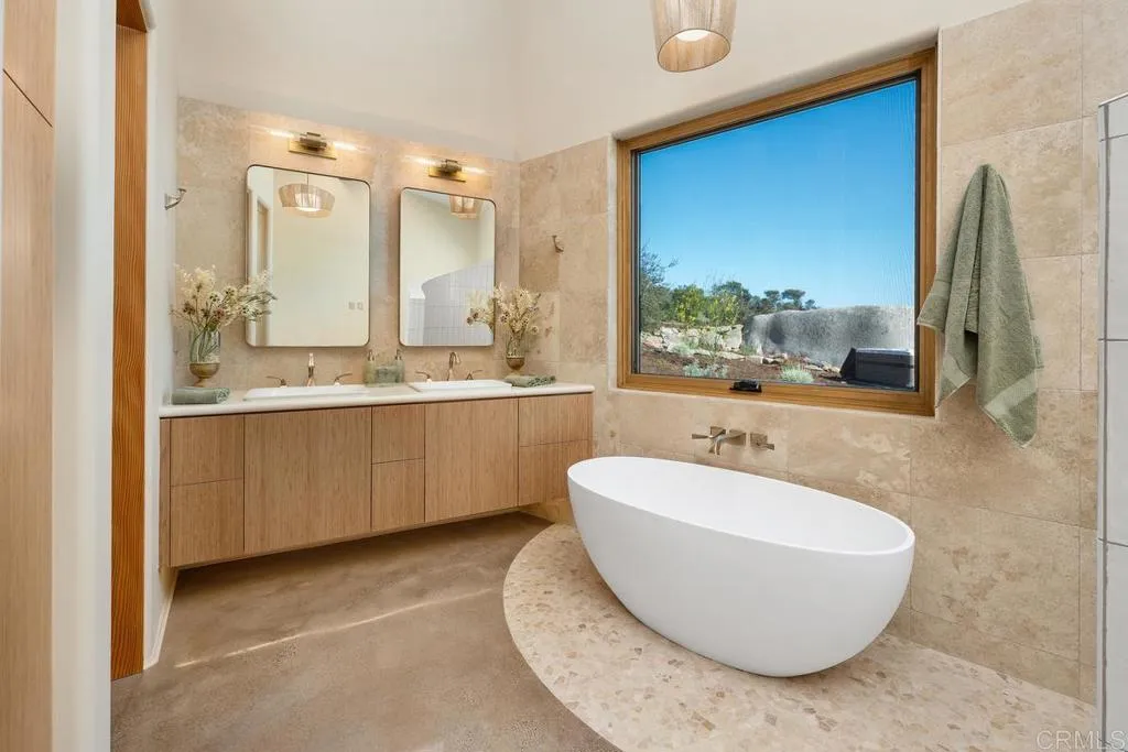 https://cdn.realtyfeed.com/cdn/127/306489454/8023b5317b886d400f46fd230a1cdf42.webp