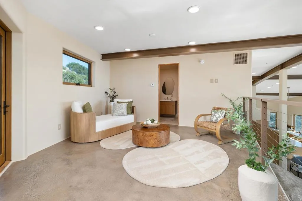 https://cdn.realtyfeed.com/cdn/127/306489454/946ae1bb2f03db4309d403fca166ac42.webp