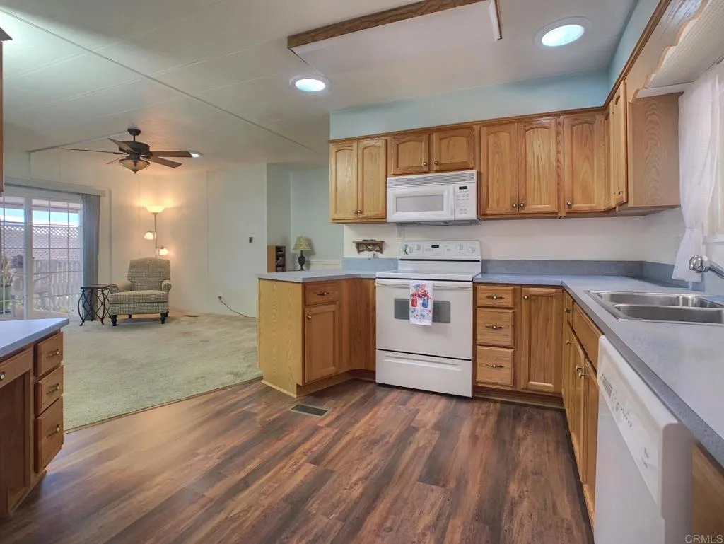 https://cdn.realtyfeed.com/cdn/127/306489603/04a81157059354b7da4c981e9434702c.webp