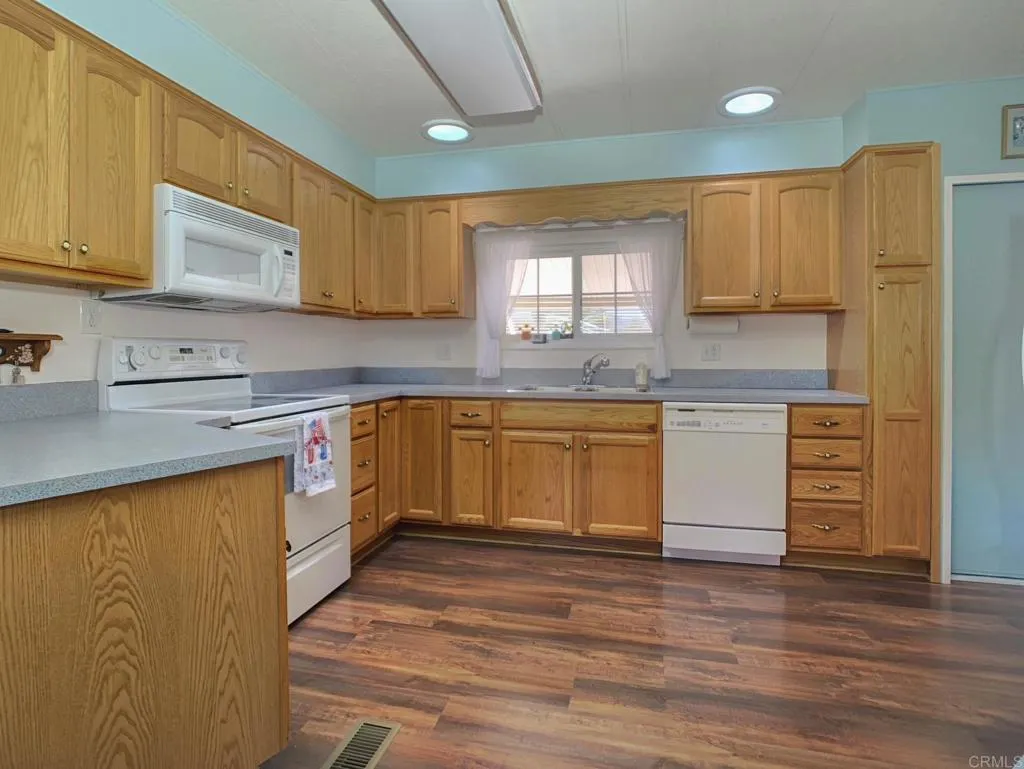 https://cdn.realtyfeed.com/cdn/127/306489603/e7bc3a6342a9c0070caf41fad2687d7e.webp