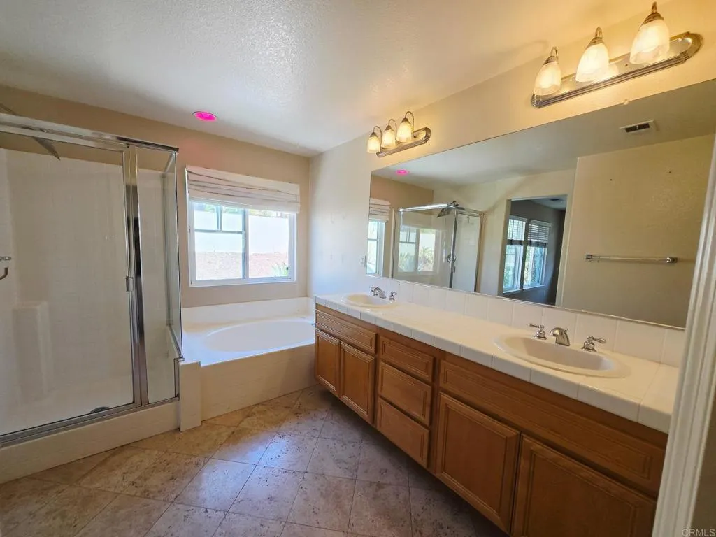 https://cdn.realtyfeed.com/cdn/127/306489609/2a5084422dc501cca79d0d5bb8b8afd6.webp