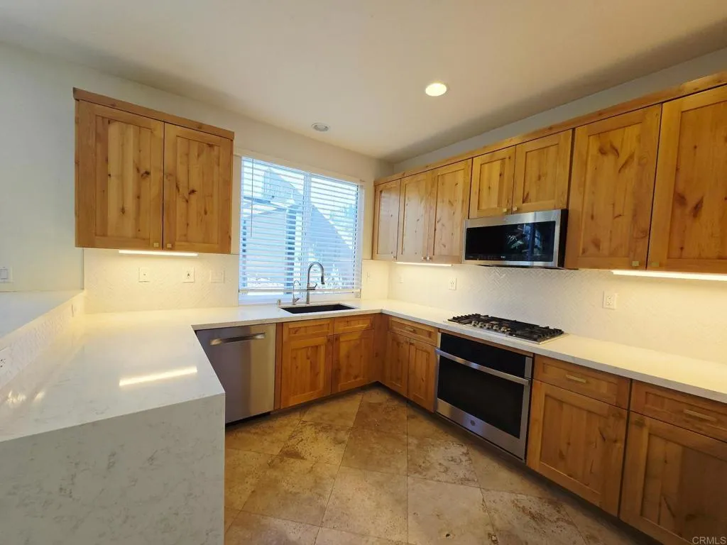 https://cdn.realtyfeed.com/cdn/127/306489609/51d06d7f5bf80ad9ad4db663b0110273.webp