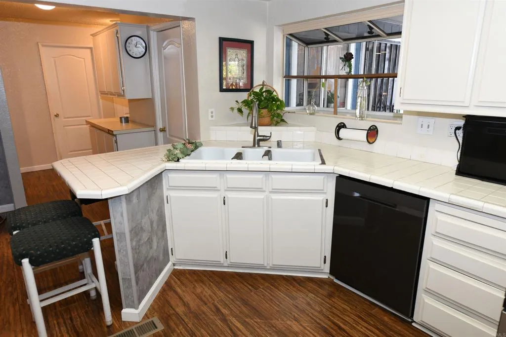 https://cdn.realtyfeed.com/cdn/127/306489762/083e33fbfa1f52acb9e4bd40de5abf63.webp