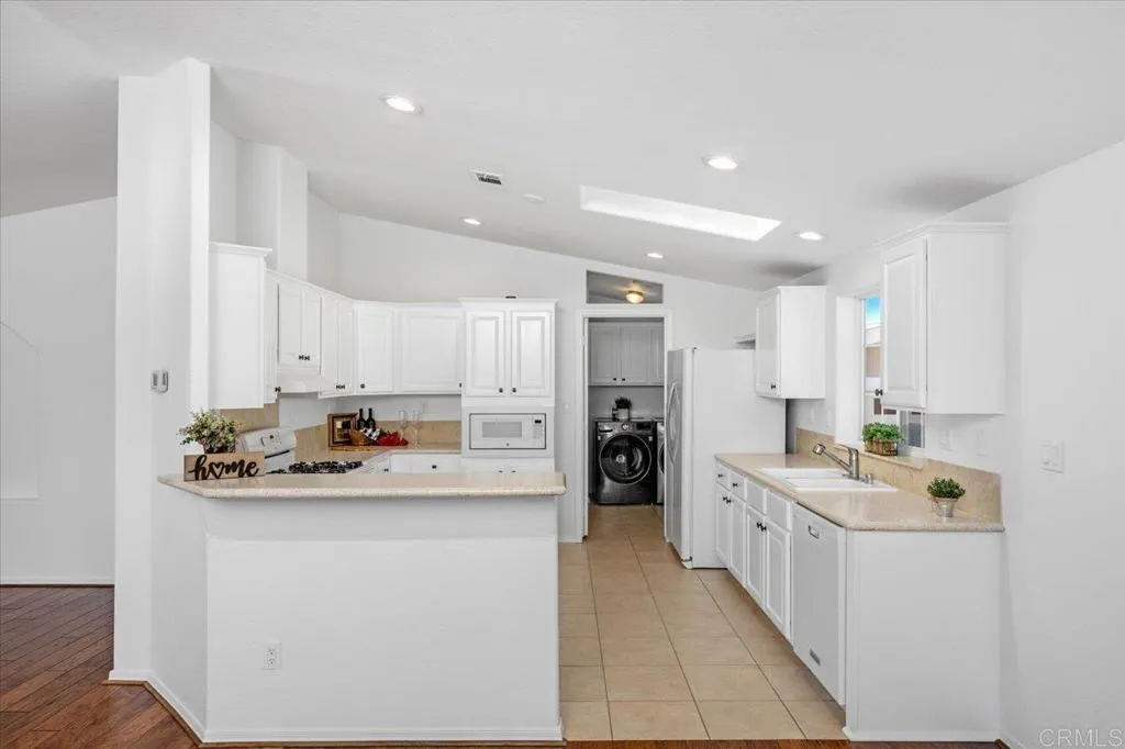 https://cdn.realtyfeed.com/cdn/127/306489854/1aaadd1b13b5c5c84ea620141c53102d.webp