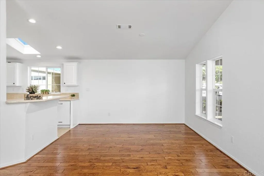 https://cdn.realtyfeed.com/cdn/127/306489854/427338e4a13bd6e597c60c83d86b16c3.webp