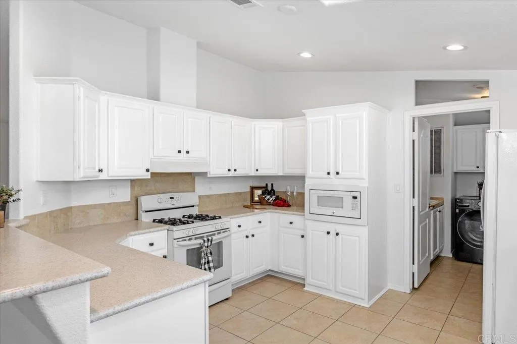 https://cdn.realtyfeed.com/cdn/127/306489854/f2a07097e5c613d6859a735da274e59a.webp