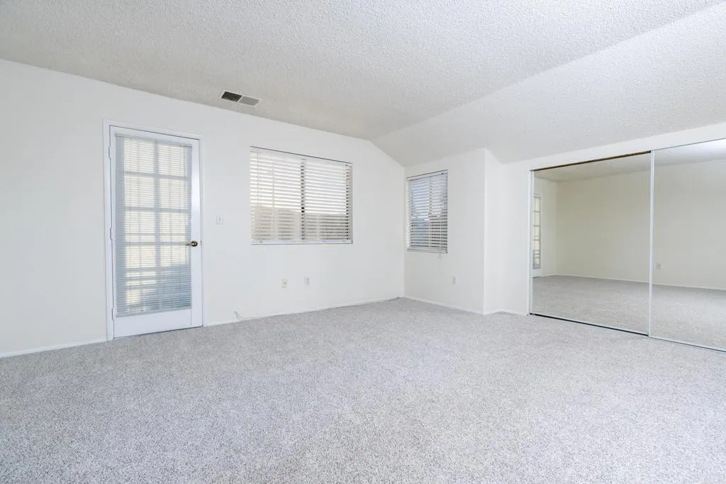 https://cdn.realtyfeed.com/cdn/127/306489860/6e3f63de9d398076fd2d7a1b21cca212.webp