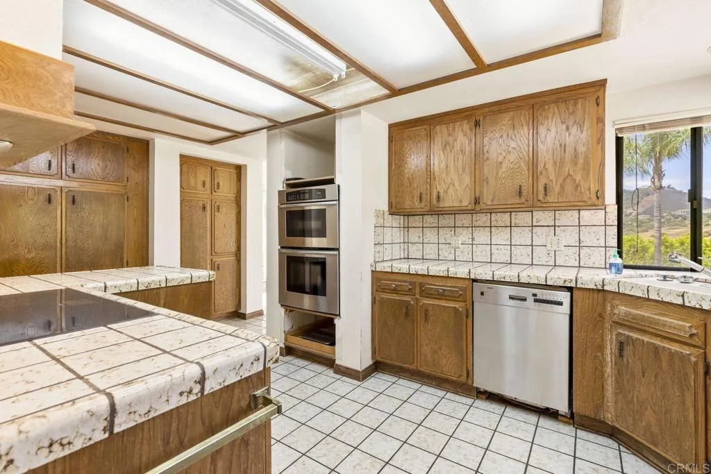 https://cdn.realtyfeed.com/cdn/127/306489872/6f0e71698d37eb23db506f2670f114b6.webp