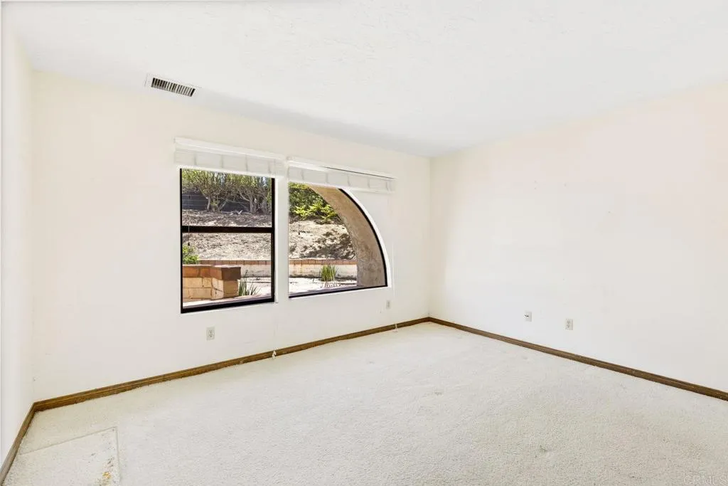 https://cdn.realtyfeed.com/cdn/127/306489872/ee9ee8d1d7e946a544cb6e52e440e011.webp