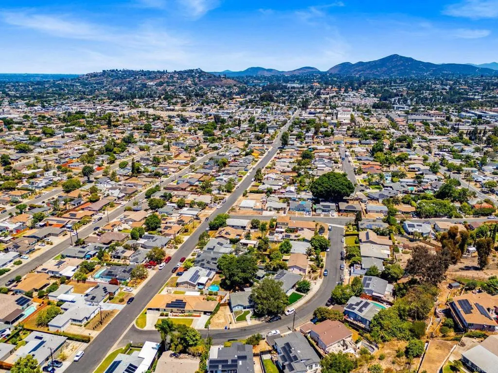 https://cdn.realtyfeed.com/cdn/127/306489885/5a58e1ec60275f21ec1323e5a7283745.webp