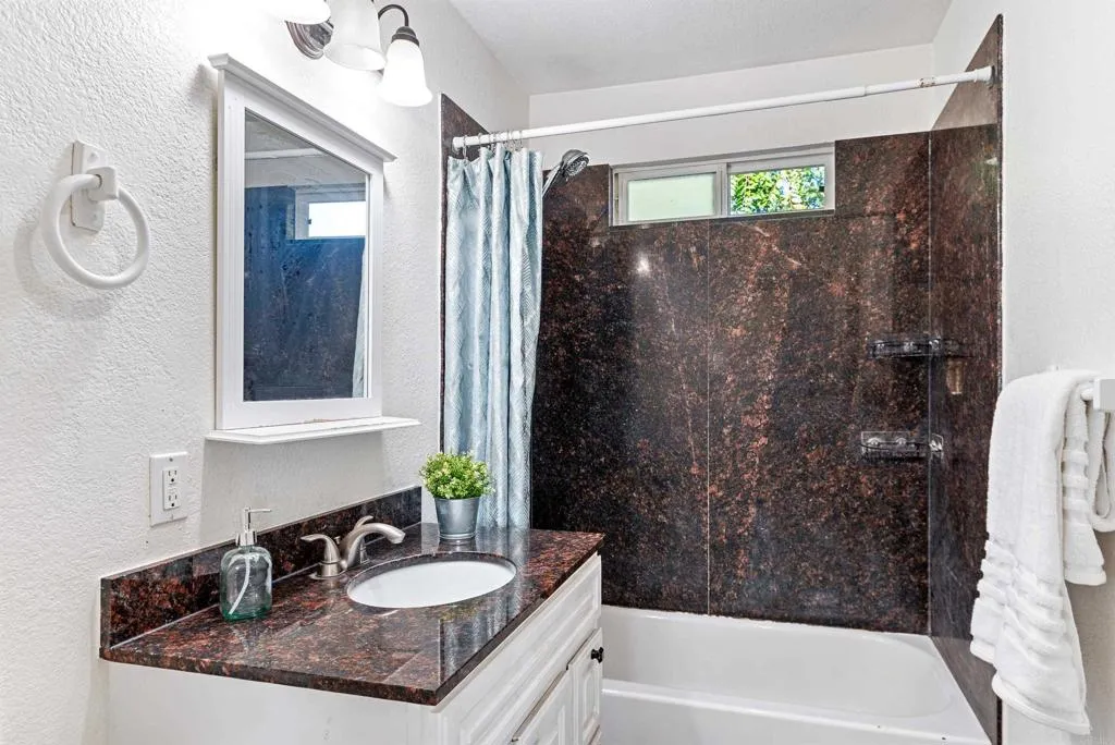 https://cdn.realtyfeed.com/cdn/127/306489917/4d0b2e286b6f9e01ded565aa13803e99.webp