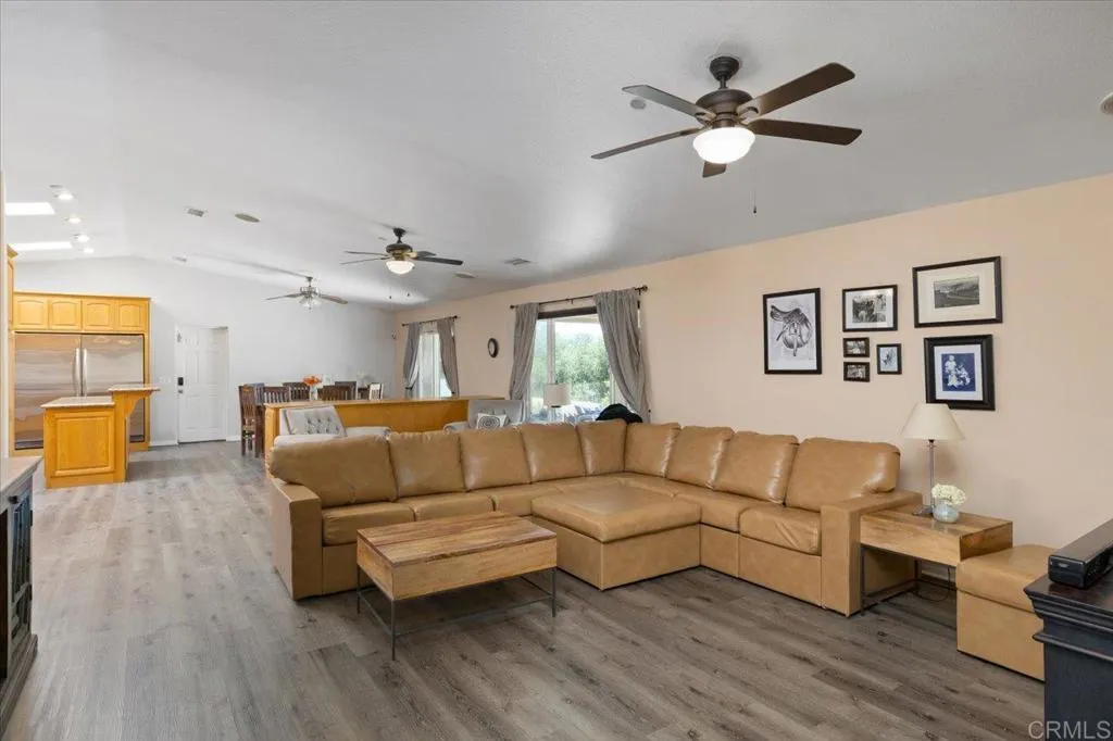 https://cdn.realtyfeed.com/cdn/127/306489964/b357f16f849fd7dcabca5c0e3111bbe4.webp