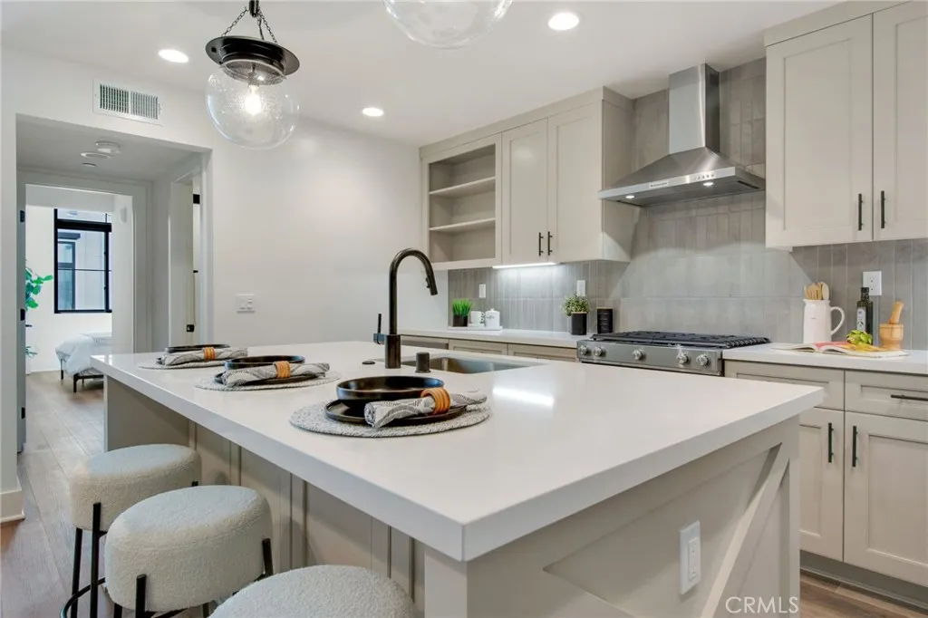 https://cdn.realtyfeed.com/cdn/127/306489981/74f7dc923f8715a6584bed1ae6a11347.webp