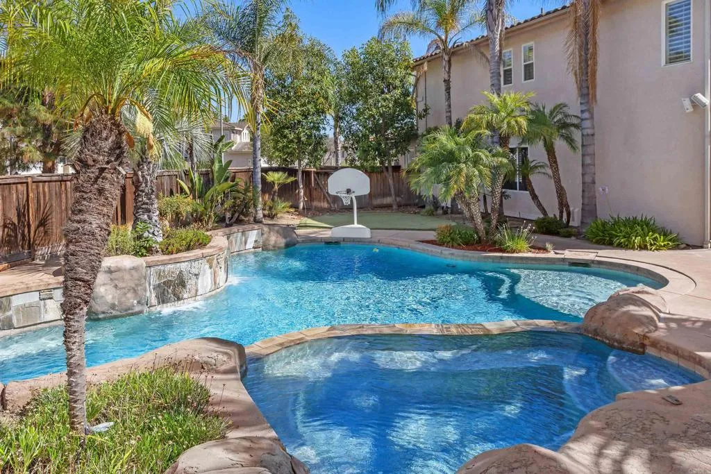 https://cdn.realtyfeed.com/cdn/127/306489986/c0bccf1e26d014d46633593ee5f76ea1.webp