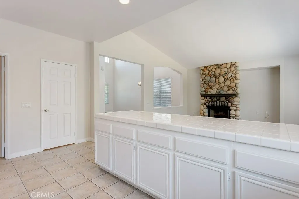 https://cdn.realtyfeed.com/cdn/127/306490451/77e4b3d9973c644e659b4d1f3e663d7b.webp