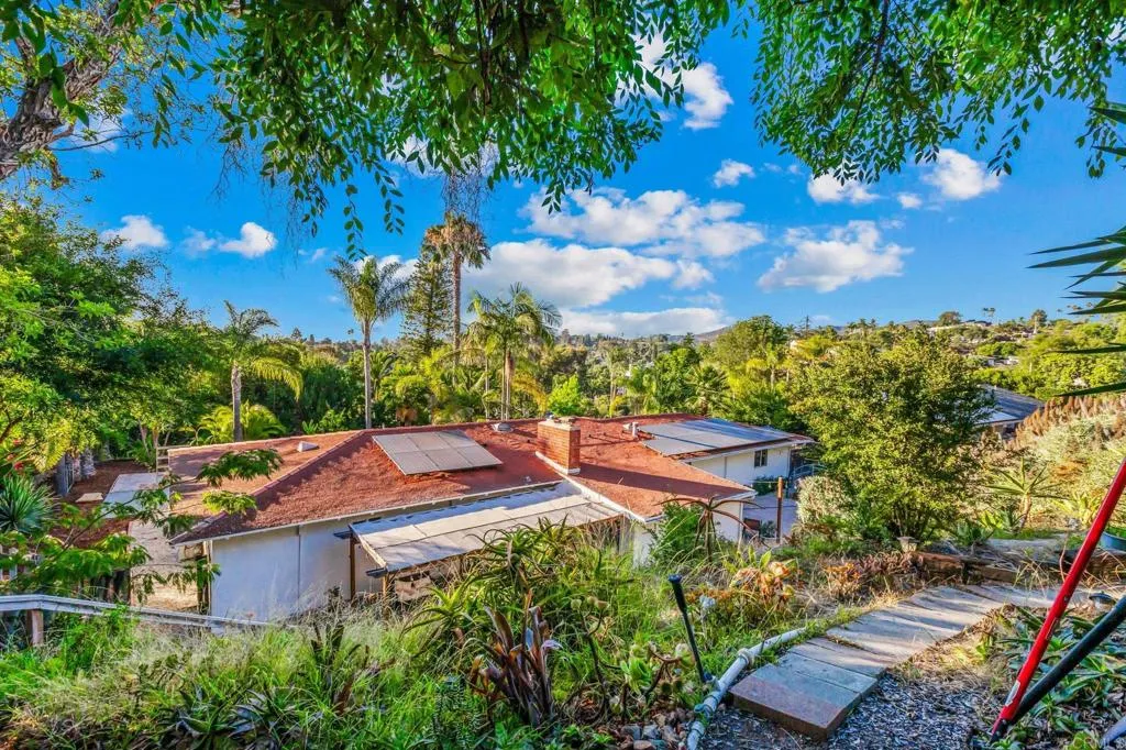 https://cdn.realtyfeed.com/cdn/127/306490536/6aba45a5ee5b887924c400ff3176cd05.webp
