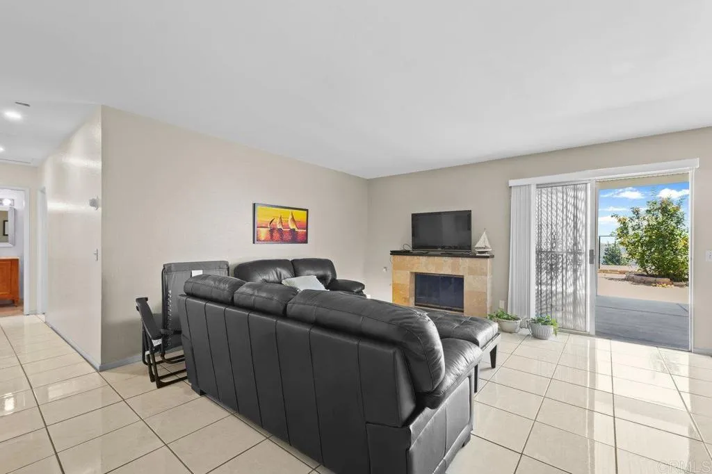 https://cdn.realtyfeed.com/cdn/127/306490582/953a726c36dd0da075a738e9a8b3fe19.webp