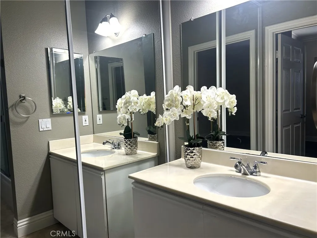 https://cdn.realtyfeed.com/cdn/127/306490666/a1b88ad1734056558404f302ee83d3de.webp