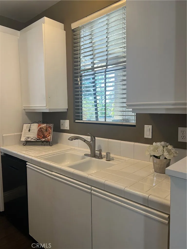 Photo #8: TR25156366 Listing: Photo #8