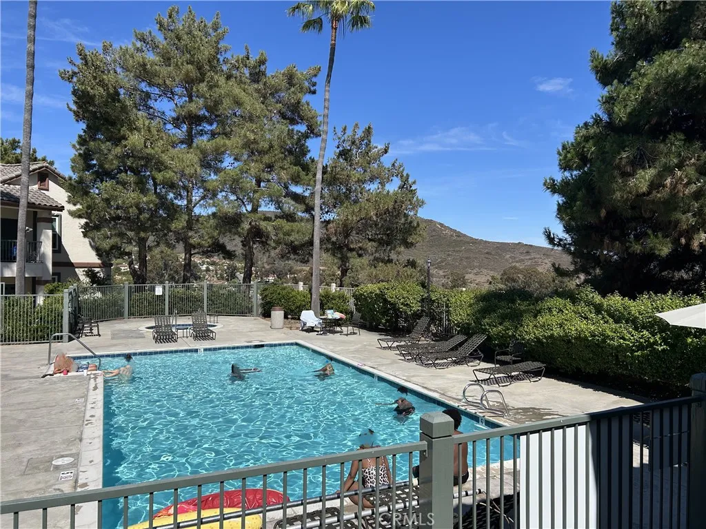 Photo #25: TR25156366 Listing: Photo #25