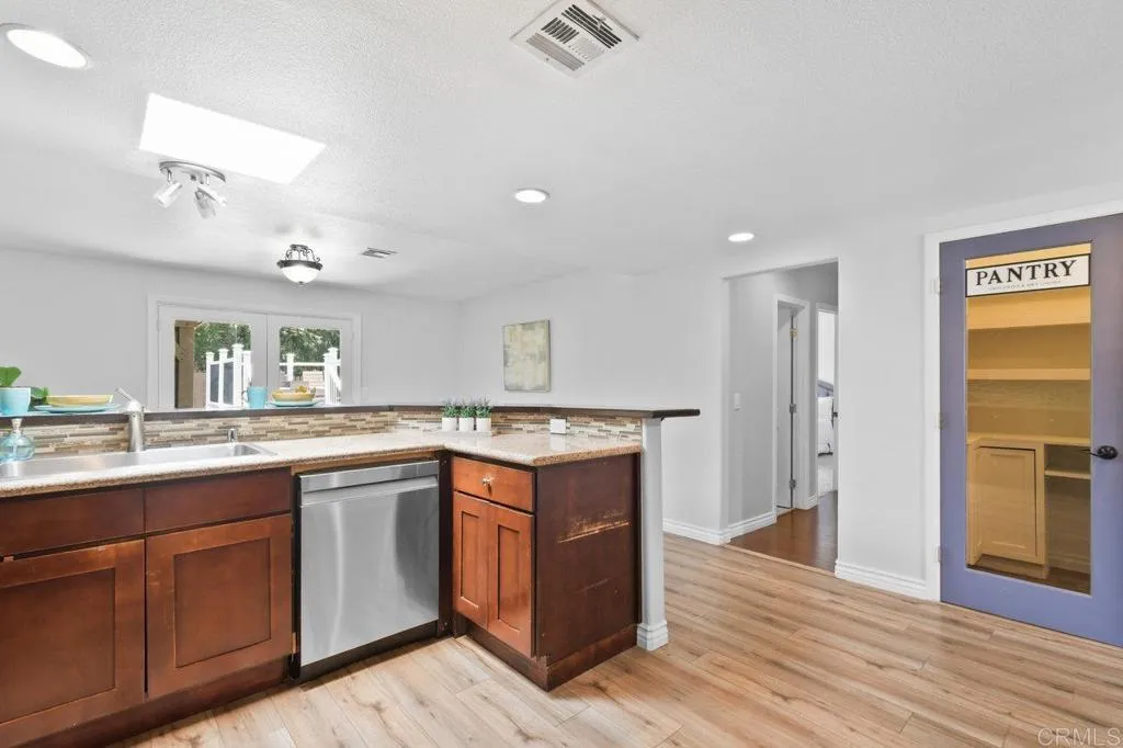 https://cdn.realtyfeed.com/cdn/127/306490697/b64db8bb9bb681f049fa6cef0a90448a.webp