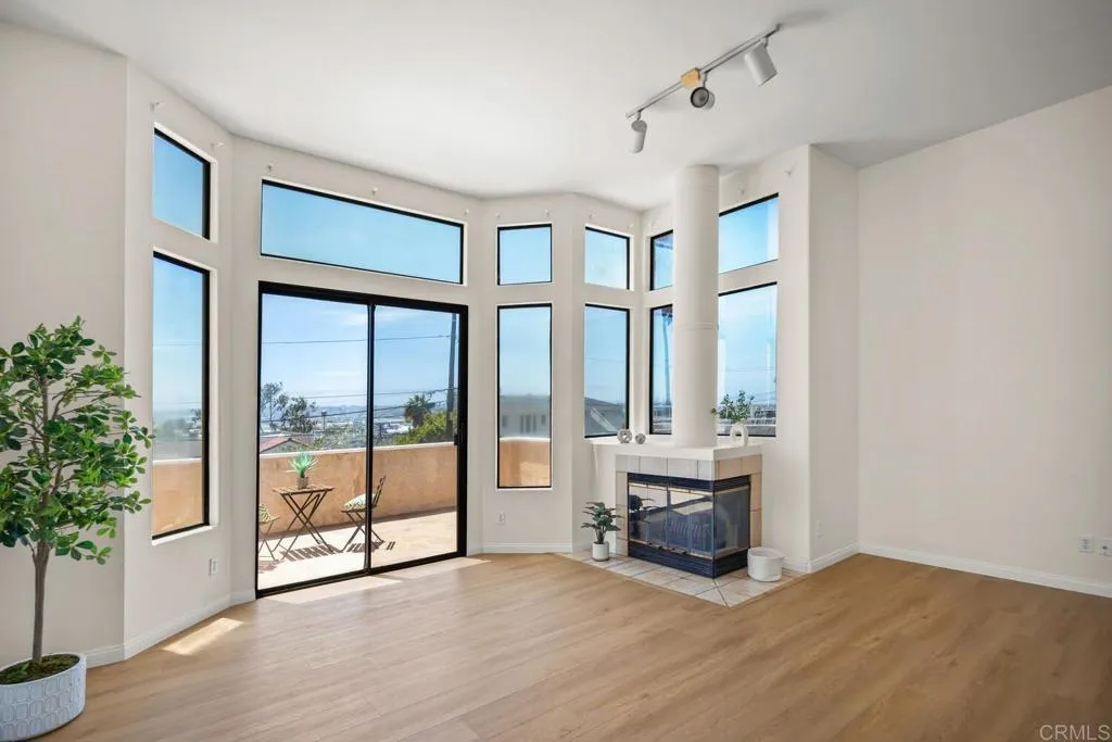 https://cdn.realtyfeed.com/cdn/127/306490807/4327d9c97da1adbdb4ba700f007b3c0a.webp