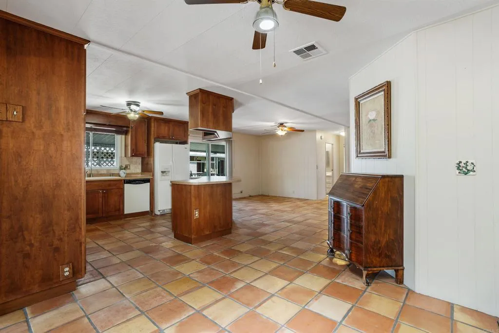 https://cdn.realtyfeed.com/cdn/127/306490822/887e1a9824a5b7f1a541833be44f0577.webp