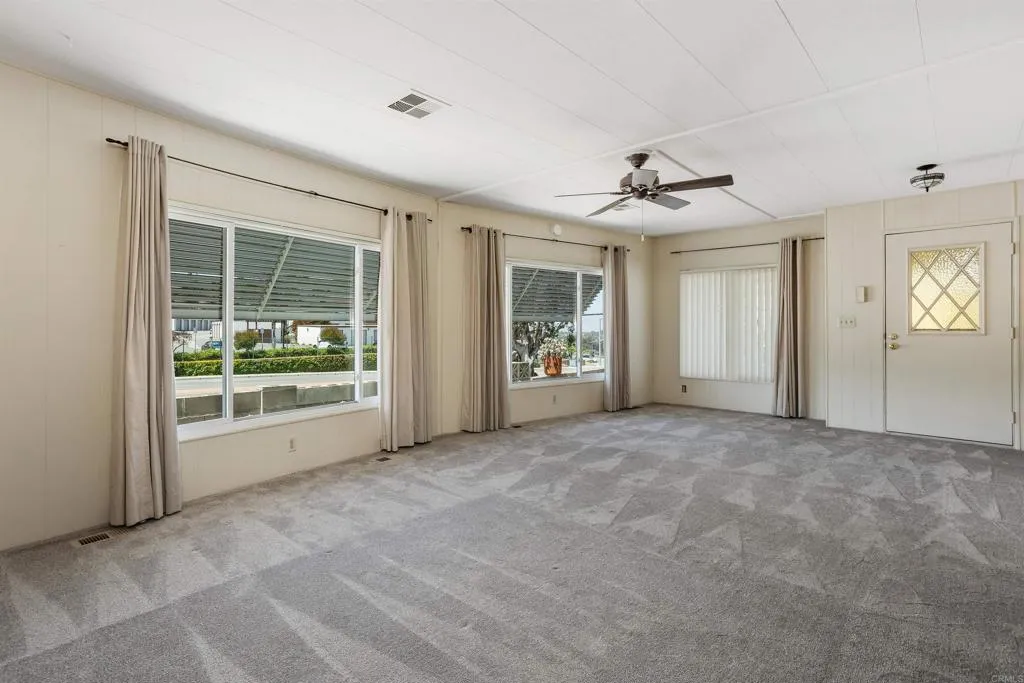 https://cdn.realtyfeed.com/cdn/127/306490822/bb7d2a97bff4409cbef4463c7e385604.webp