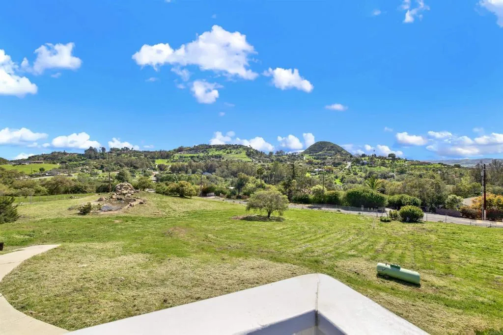https://cdn.realtyfeed.com/cdn/127/306490826/e34cc8cc926738b5af49e9b21877f2b5.webp