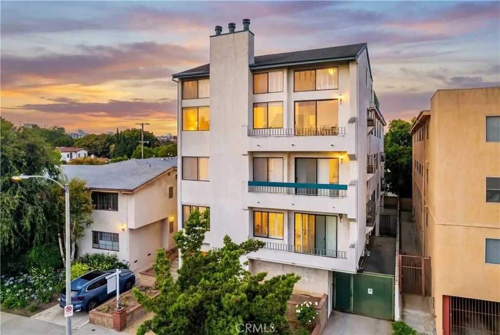 Los Angeles, CA 90025