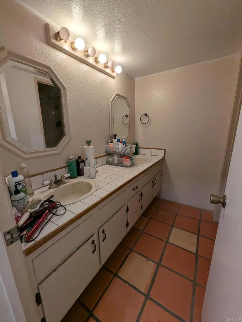 https://cdn.realtyfeed.com/cdn/127/306490919/1b955def71e11e78c35b3d44b1063d6e.webp