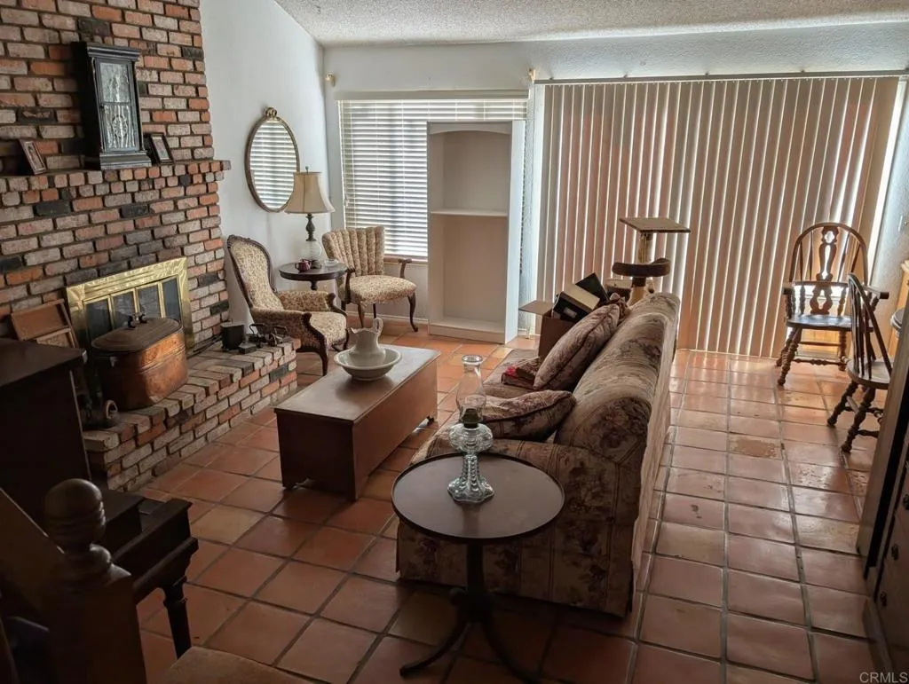 https://cdn.realtyfeed.com/cdn/127/306490919/33b1b2c42a3b63f015e6c03775b45c72.webp