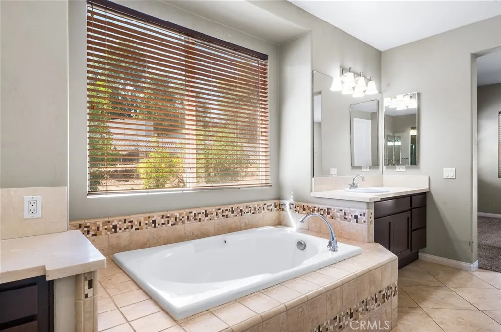 https://cdn.realtyfeed.com/cdn/127/306490980/a5b36467028ed091093ae6e7bbd6edaf.webp