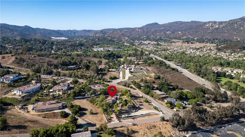 https://cdn.realtyfeed.com/cdn/127/306490980/bee2e03c71194c0e95fd6939f54593f3.webp