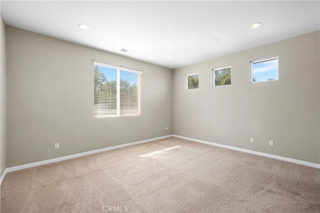 https://cdn.realtyfeed.com/cdn/127/306490980/ea39f4b97de8fd9c98a7759a91a7c9d9.webp