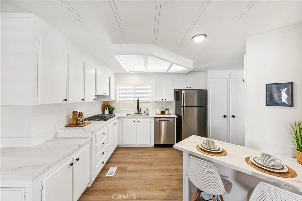 https://cdn.realtyfeed.com/cdn/127/306491162/97dfb83d928b164d0581f260f5334cda.webp