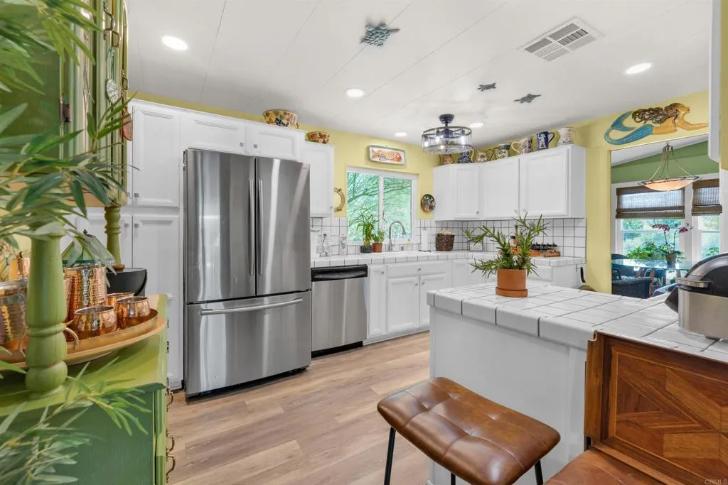 https://cdn.realtyfeed.com/cdn/127/306491290/b8d7b661051a9c687613a52c1305c0df.webp