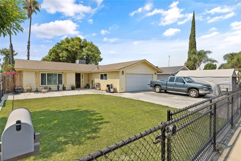 1911 W Vine Street, Visalia, CA 93277 - Photo 2 of 33, Visalia, CA