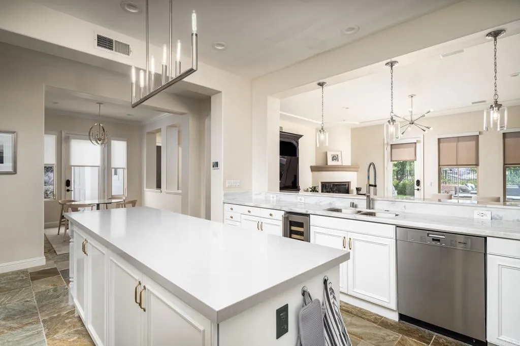 https://cdn.realtyfeed.com/cdn/127/306491548/40f23b2ad1a08cc1341414d6216cf12f.webp
