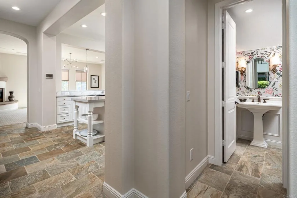 https://cdn.realtyfeed.com/cdn/127/306491548/4e69a8bf2e38ab70f1e4d130785f5b0d.webp