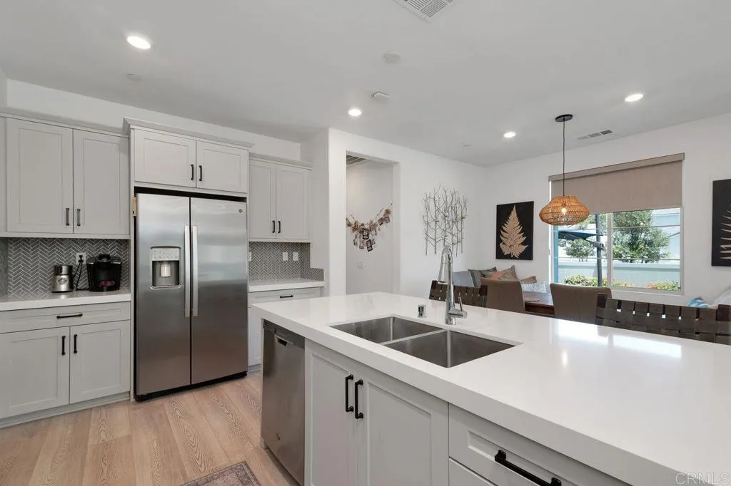 https://cdn.realtyfeed.com/cdn/127/306491581/33004105497db260bc721faf09632cb8.webp