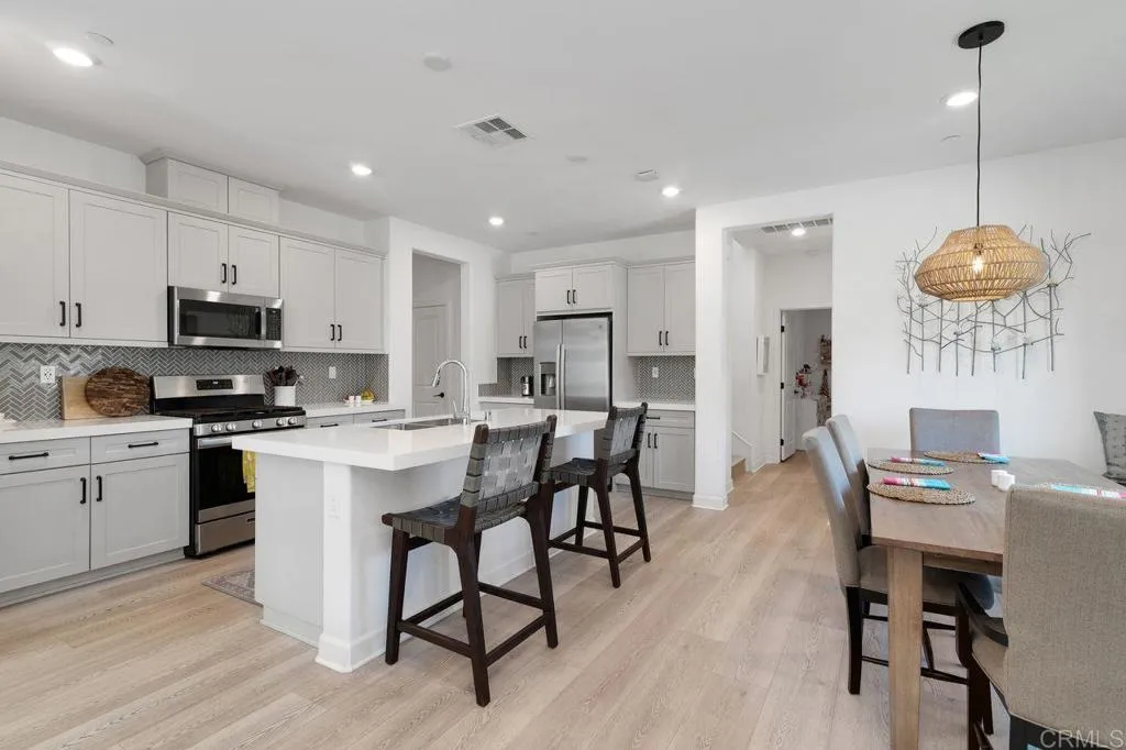 https://cdn.realtyfeed.com/cdn/127/306491581/7867c5dccb3ca2b5c723571cc46199e8.webp